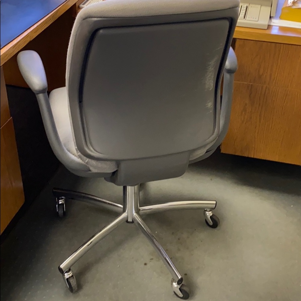 Chairs - Picture 4 of 5